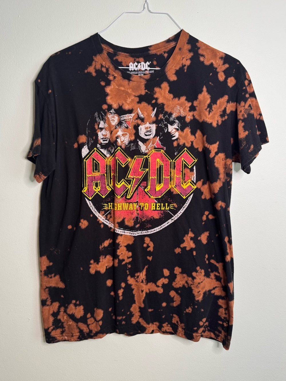 AC/DC Men’s Black & Orange Tie-Dye 'Highway to Hell' Graphic Tee (M)